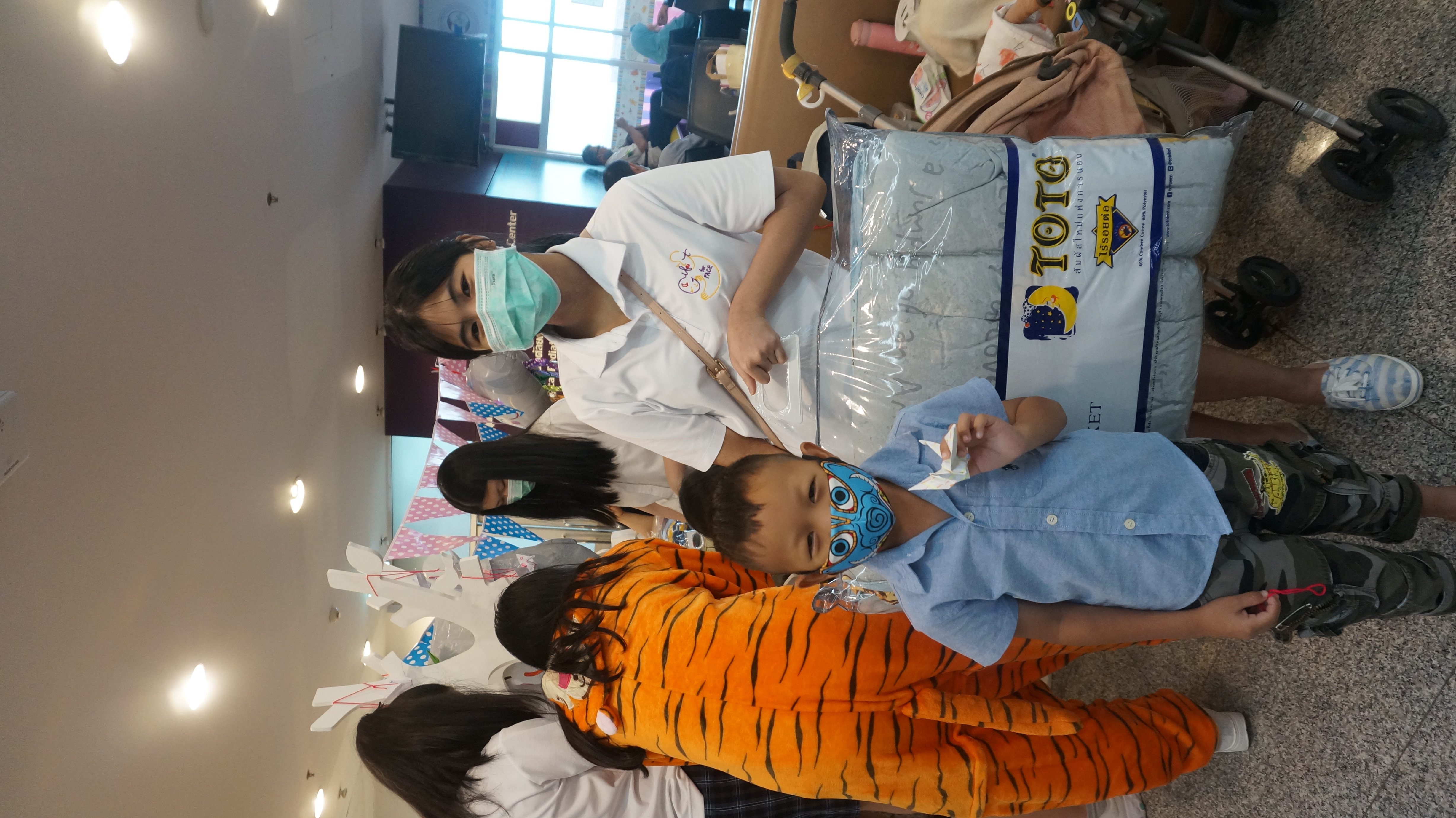 Funday Monday กิจกรรมสันทนาการระหว่างผู้ป่วยเด็กที่มารอรับการตรวจที่ศูนย์สมเด็จพระเทพรัตนฯ แก้ไขความพิการบนใบหน้าและศีรษะ โรงพยาบาลจุฬาลงกรณ์ สภากาชาดไทย