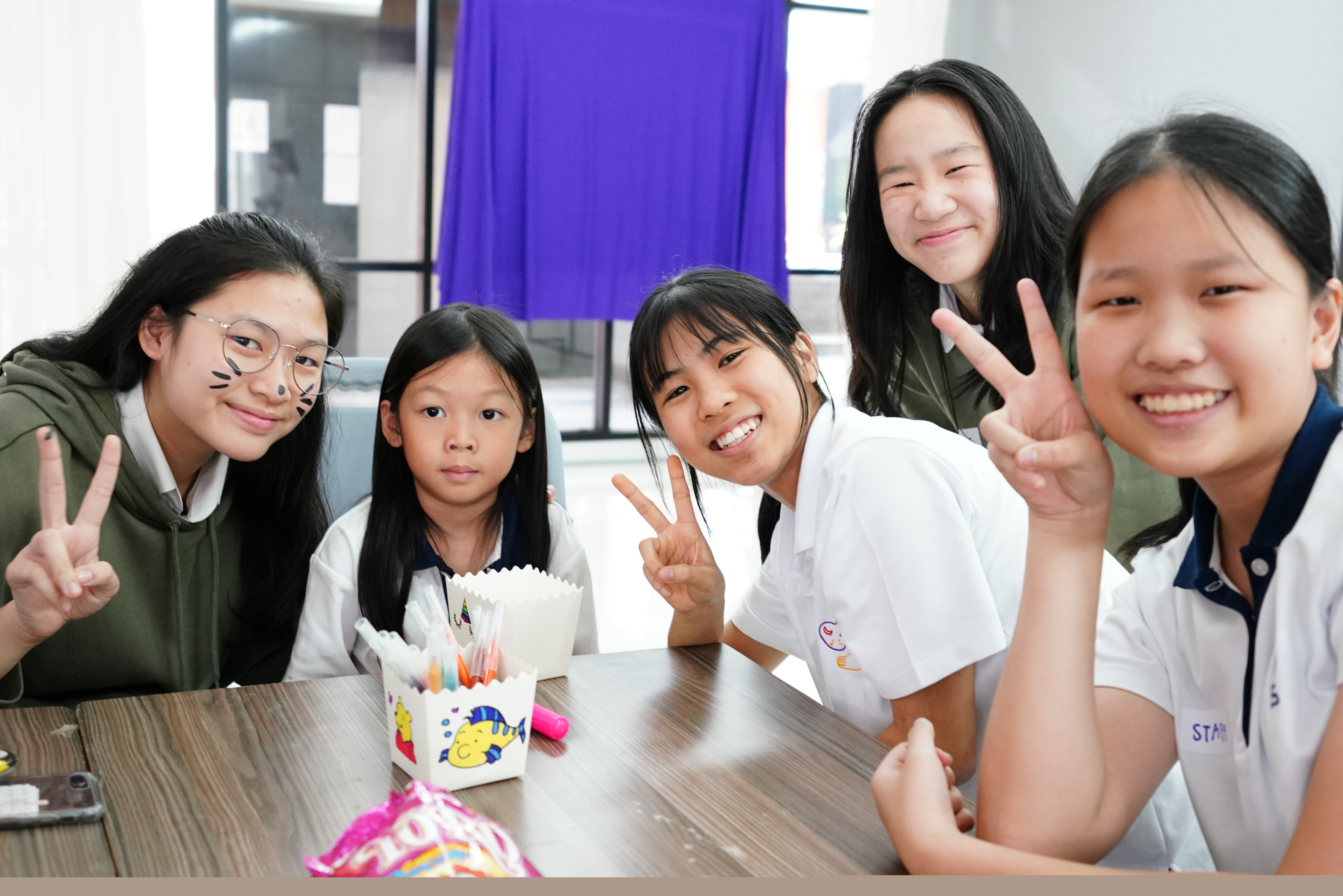 Game night จัดขึ้นให้กับชั้นเด็กเล็กในโรงเรียนร่วมฤดี จุดมุ่งหมายของกิจกรรมนี้คือการส่งเสริมการทำงานร่วมกันเป็นทีม พัฒนาความคิดสร้างสรรค์ การฟัง การคิดเชิงบวก และสามารถช่วยเหลือผู้อื่นด้วยพลังของตนเอง เพื่อศูนย์สมเด็จพระเทพรัตนฯ แก้ไขความพิการบนใบหน้าและศีรษะ โรงพยาบาลจุฬาลงกรณ์ สภากาชาดไทย
